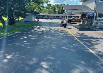 Roger's Motel hotel thumbnail 2