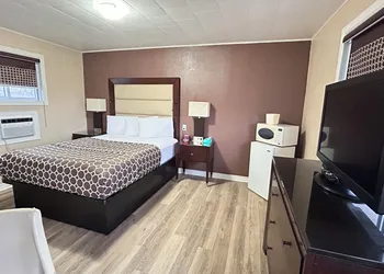 Roger's Motel hotel thumbnail 3