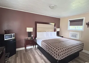 Roger's Motel hotel thumbnail 6