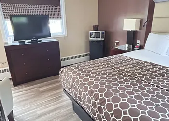 Roger's Motel hotel thumbnail 8