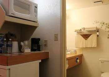 Tamarack Motor Inn hotel thumbnail 5