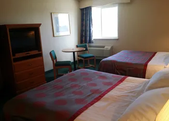 Tamarack Motor Inn hotel thumbnail 8