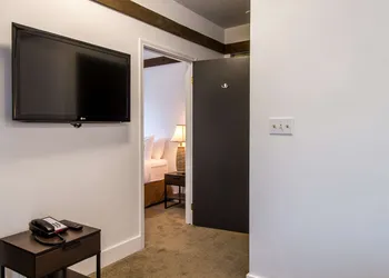 Stoke Hotel SureStay Collection by Best Western hotel thumbnail 7