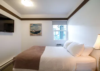 Stoke Hotel SureStay Collection by Best Western hotel thumbnail 8