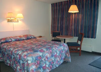 Chinook Motel hotel thumbnail 3