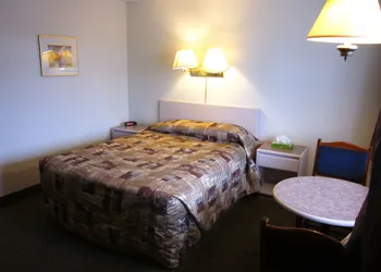 Chinook Motel hotel thumbnail 6
