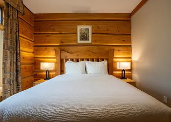 Basecamp Lodge Golden hotel thumbnail 2
