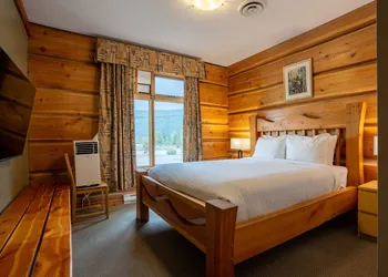 Basecamp Lodge Golden hotel thumbnail 3