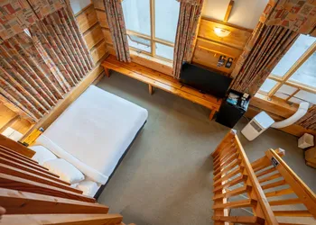 Basecamp Lodge Golden hotel thumbnail 5
