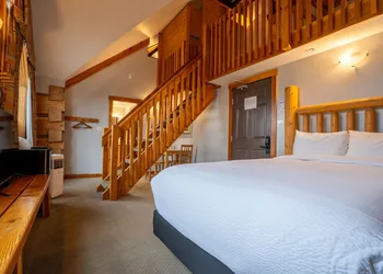 Basecamp Lodge Golden hotel thumbnail 7