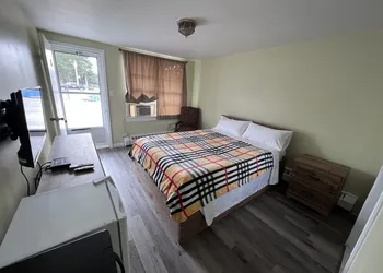 Maple Leaf Motel hotel thumbnail 2