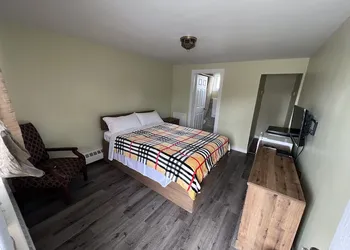 Maple Leaf Motel hotel thumbnail 4
