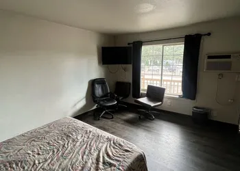States Motel hotel thumbnail 5