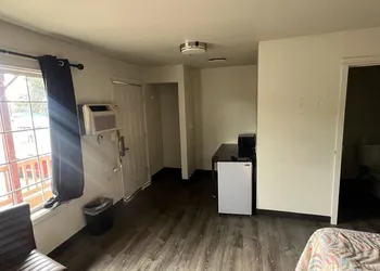 States Motel hotel thumbnail 6