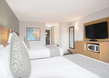 Coast Abbotsford Hotel & Suites hotel thumbnail 7