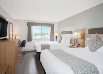 Coast Abbotsford Hotel & Suites hotel thumbnail 8