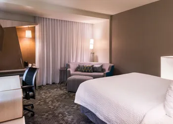 Courtyard Hot Springs hotel thumbnail 4