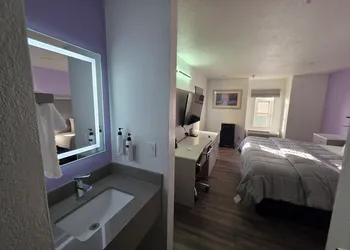 The Aqua Pacific Hotel hotel thumbnail 6