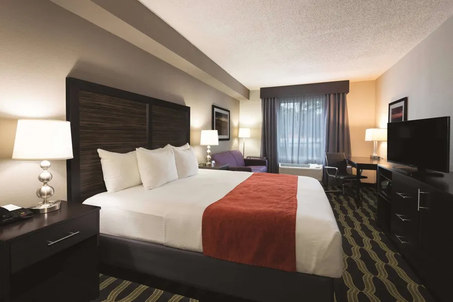 La Quinta Inn & Suites by Wyndham Lynchburg at Liberty Univ. hotel detail image 6