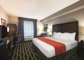 La Quinta Inn & Suites by Wyndham Lynchburg at Liberty Univ. hotel thumbnail 8