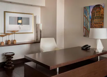 Buffalo Marriott at LECOM HARBORCENTER hotel thumbnail 4