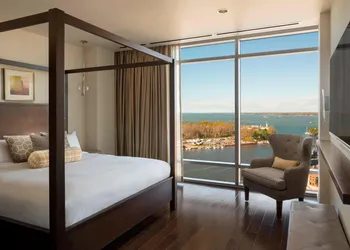 Buffalo Marriott at LECOM HARBORCENTER hotel thumbnail 5