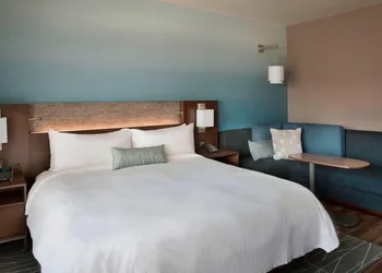 Buffalo Marriott at LECOM HARBORCENTER hotel thumbnail 7