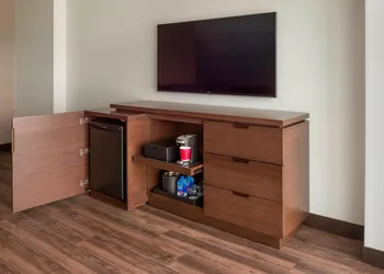Buffalo Marriott at LECOM HARBORCENTER hotel thumbnail 8