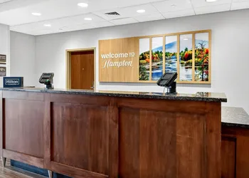 Hampton Inn & Suites Chippewa Falls hotel thumbnail 4