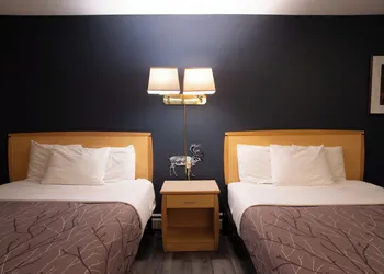 EasyStay Inn & Suites Fernie hotel thumbnail 2