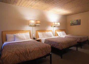 EasyStay Inn & Suites Fernie hotel thumbnail 4