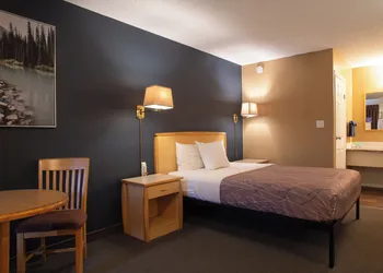 EasyStay Inn & Suites Fernie hotel thumbnail 5