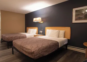 EasyStay Inn & Suites Fernie hotel thumbnail 8