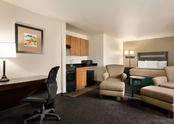 Baymont by Wyndham Glendive hotel thumbnail 5