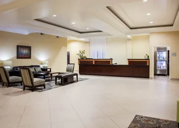 La Quinta Inn & Suites by Wyndham Inglewood hotel thumbnail 2