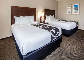 La Quinta Inn & Suites by Wyndham Inglewood hotel thumbnail 3