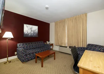Red Roof Inn & Suites Hazleton hotel thumbnail 5