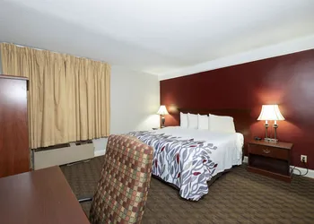 Red Roof Inn & Suites Hazleton hotel thumbnail 6