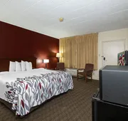 Red Roof Inn & Suites Hazleton hotel detail image 7