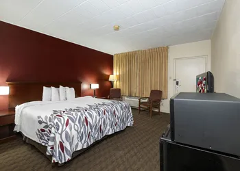 Red Roof Inn & Suites Hazleton hotel thumbnail 7