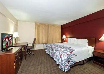 Red Roof Inn & Suites Hazleton hotel thumbnail 8