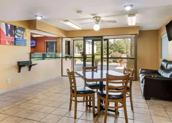 HomeTown Inn & Suites hotel thumbnail 2