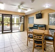 HomeTown Inn & Suites hotel detail image 3