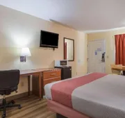 HomeTown Inn & Suites hotel detail image 7