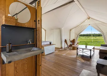 Under Canvas West Yellowstone hotel thumbnail 6