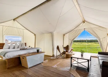 Under Canvas West Yellowstone hotel thumbnail 7