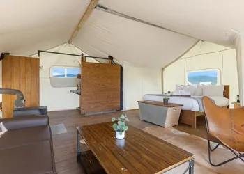 Under Canvas West Yellowstone hotel thumbnail 8