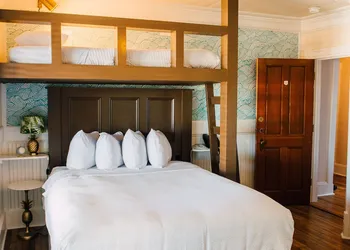 Gibson Inn hotel thumbnail 8