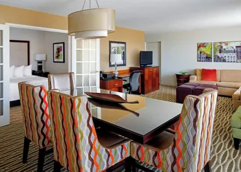 Charleston Marriott Town Center hotel thumbnail 8