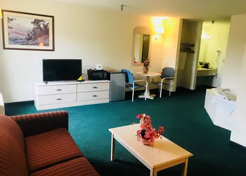 Pinckeyville Inn and Suites hotel thumbnail 2